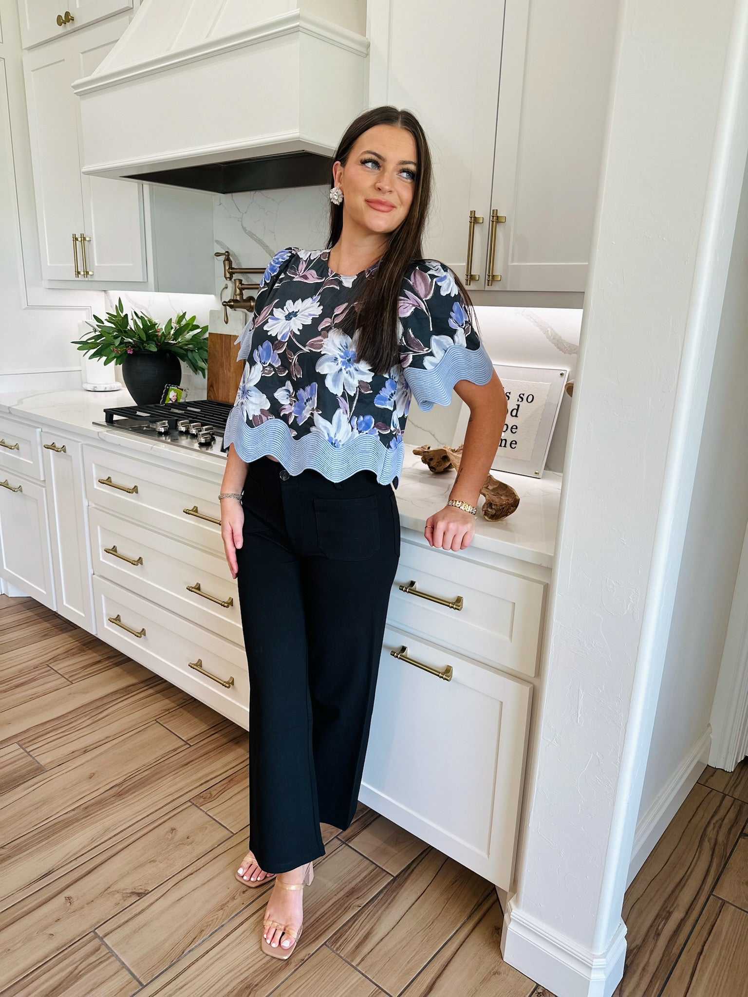 BLACK ENTRO FLORAL TOP W/PURPLE BAND