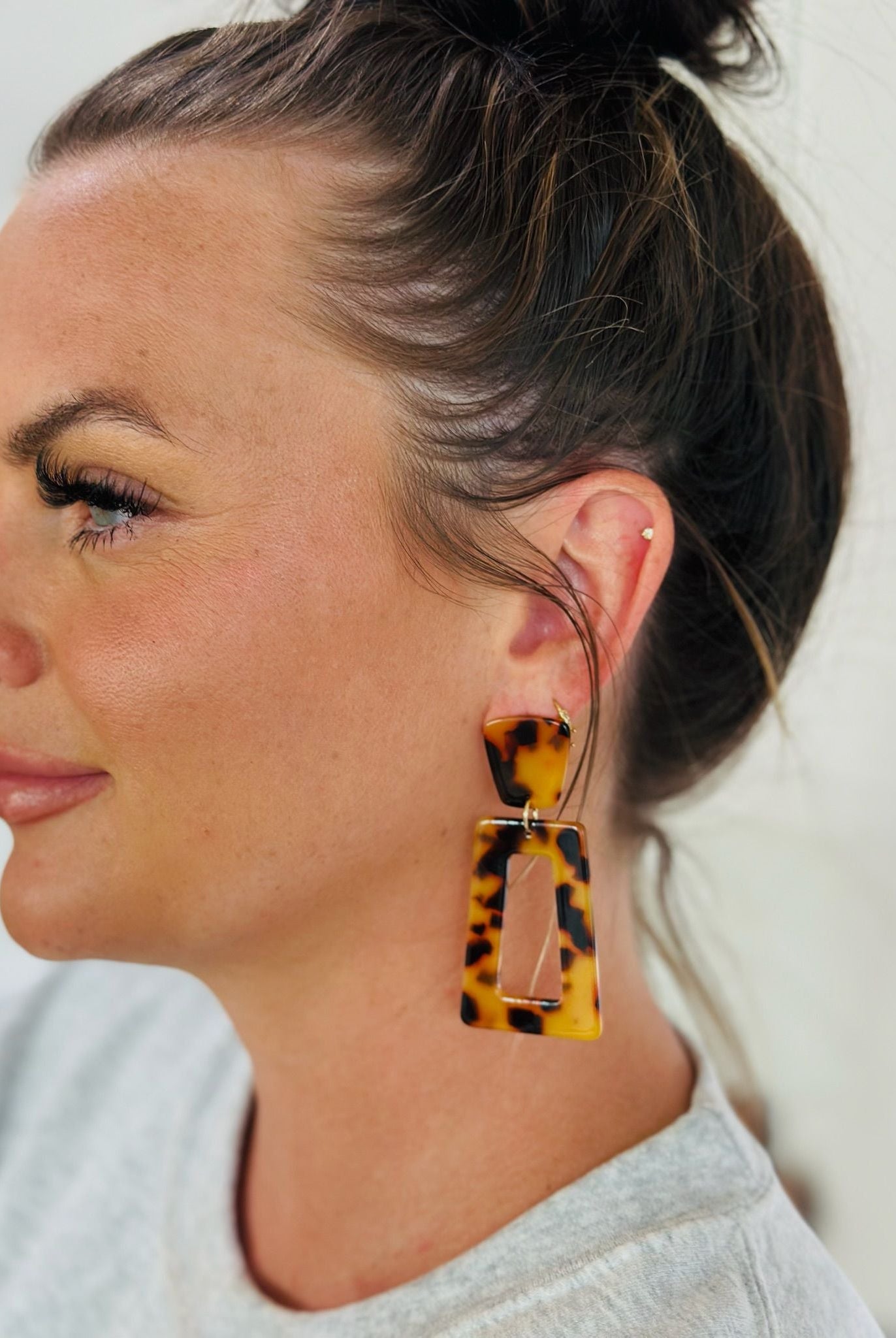 KENNEDY STATEMENT EARRINGS- BROWN TORTOISE BY LINNY CO - Earrings