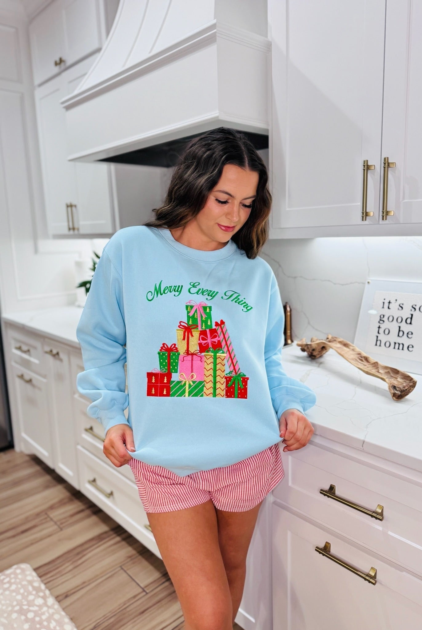 LIGHT BLUE ’MERRY EVERYTHING’ PRESENT EMBROIDERED SWEATSHIRT