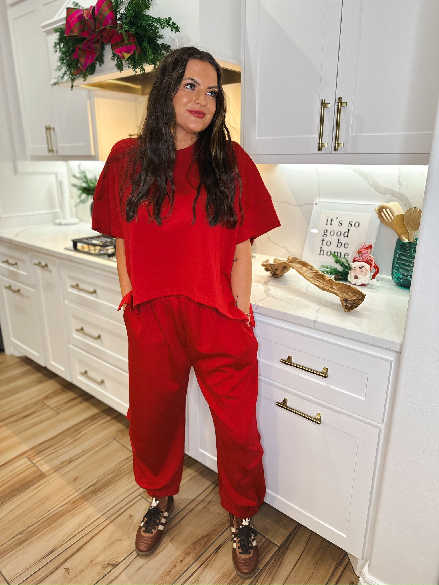 Red round neck short sleeve top and semi harem pants set.