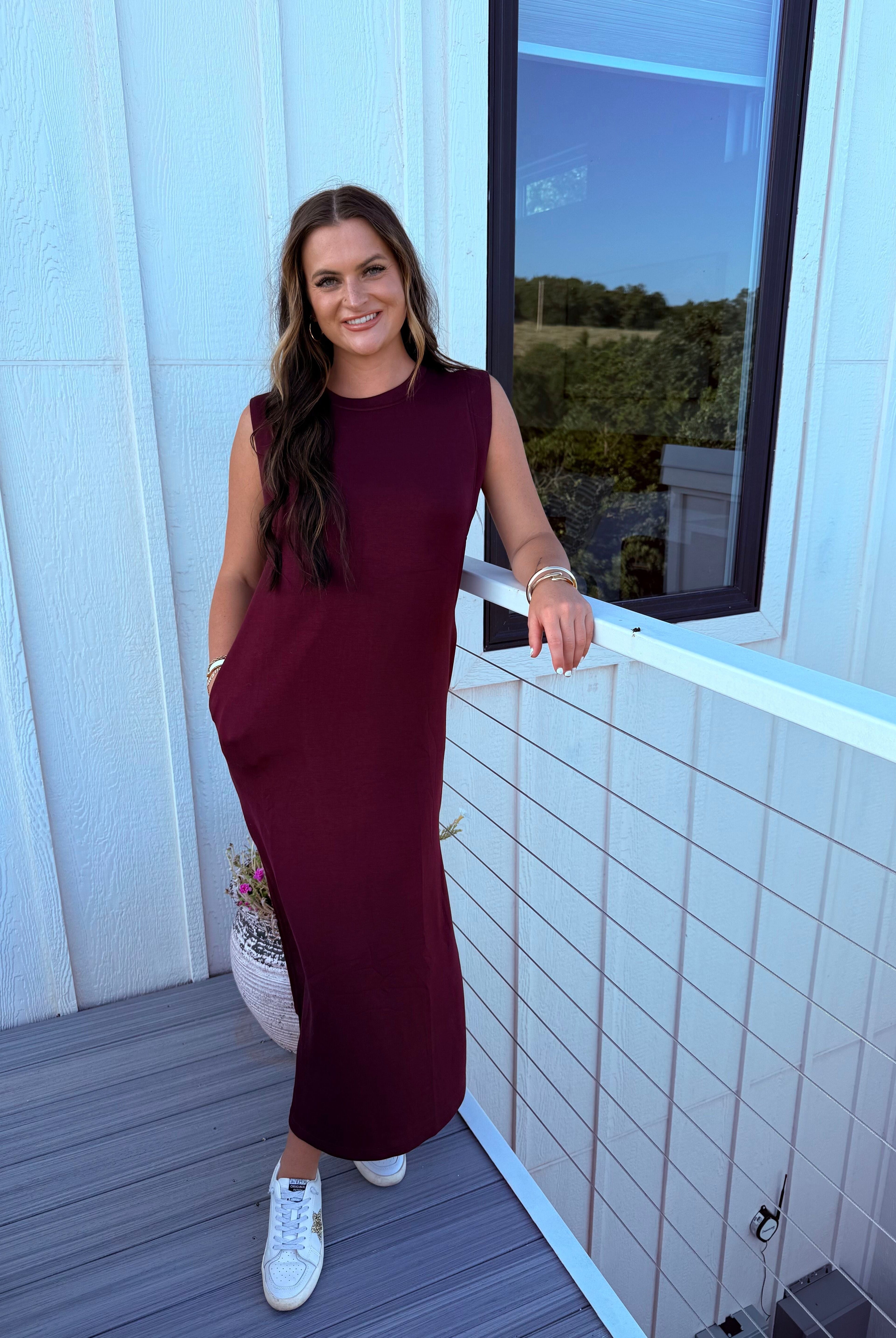 WINE SOLID KNIT SIDE-SLIT MIDI DRESS BY ENTRO - Dress