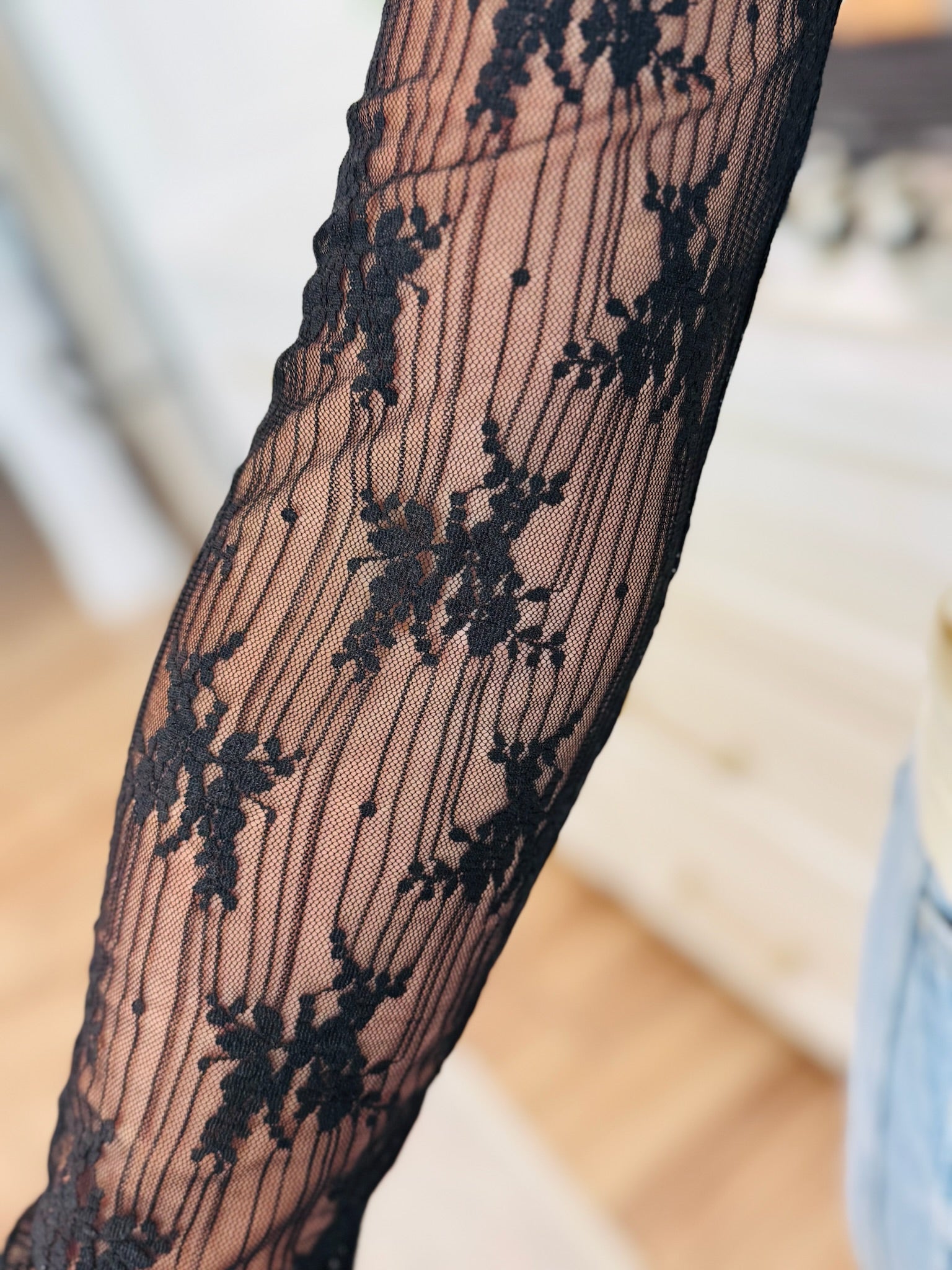 BLACK RIBBON FLORAL SHEER TOP