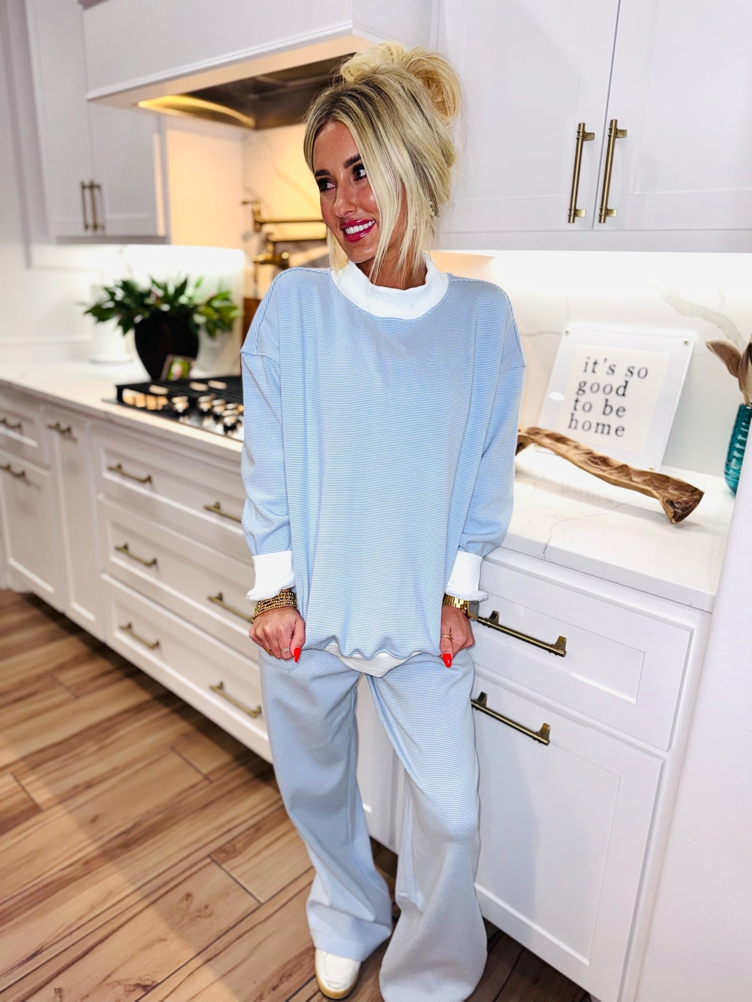 VEVERET BLUE STRIPED WIDE LEG SWEAT PANTS - Bottoms