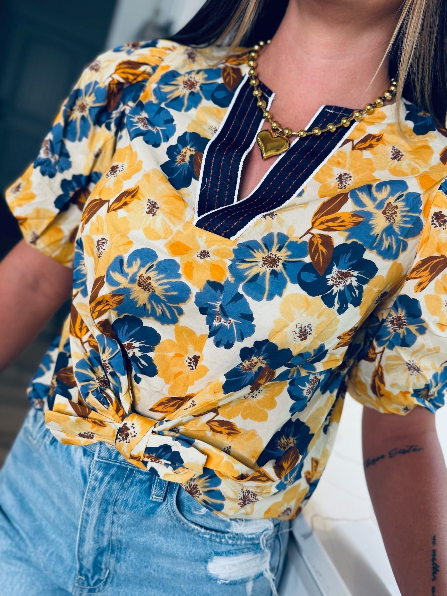 ENTRO GOLD AND BLUE FLORAL PRINT TOP WITH TIE - Tops